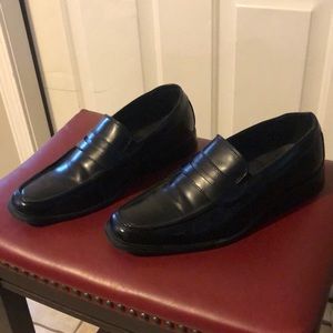 Size 6 Mens Borelli dress shoe, black